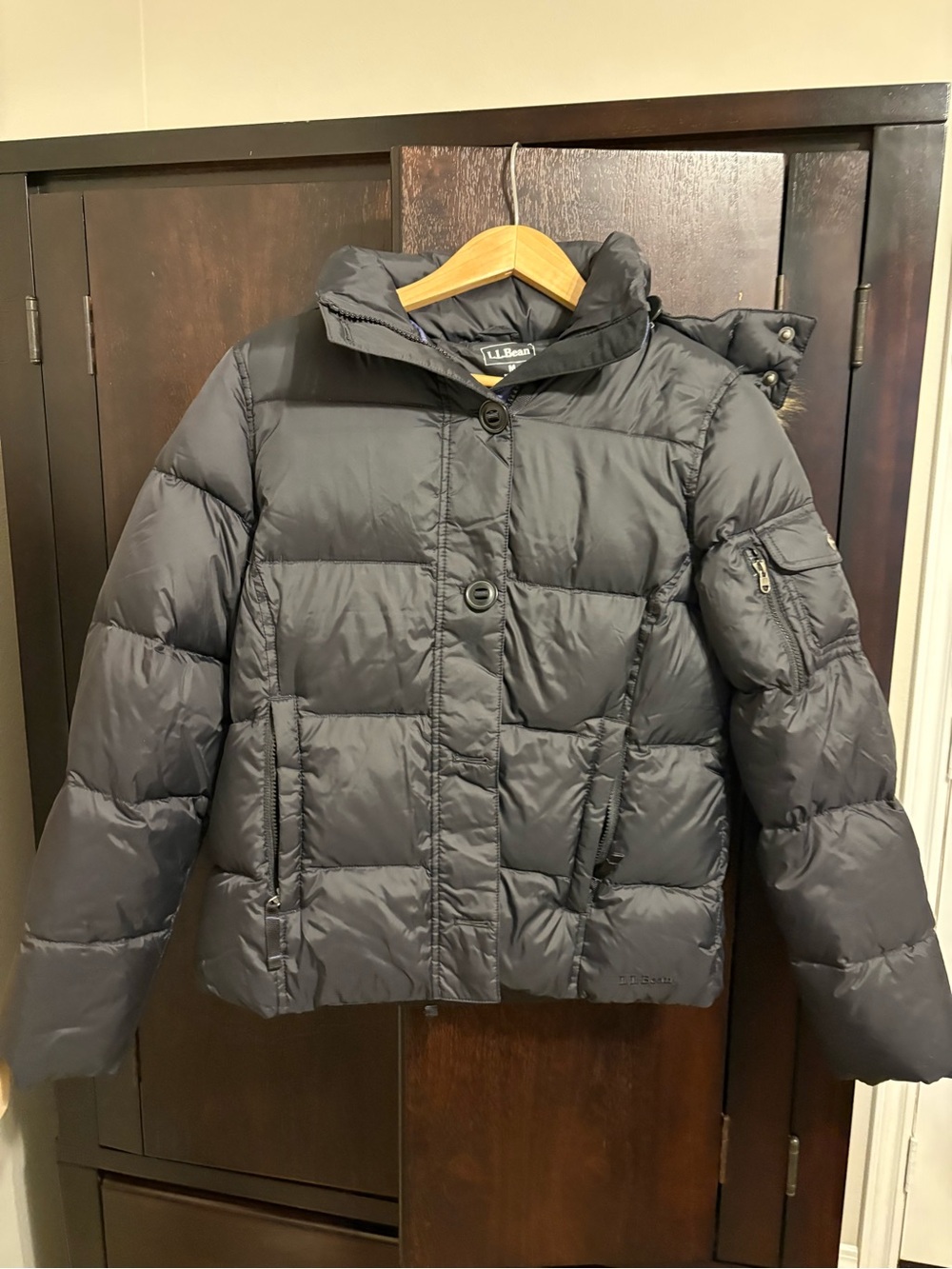 L.L.Bean 80% Down Puffer Jacket Black Faux Fur Hood Size M